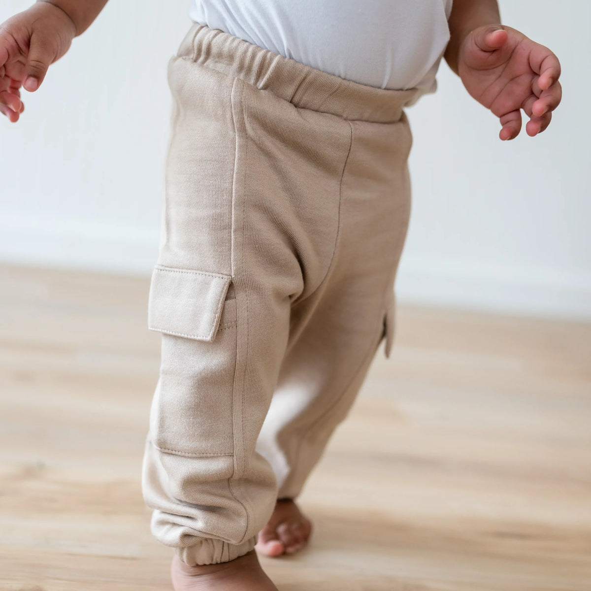 Fleece Cargo Pants in Almond