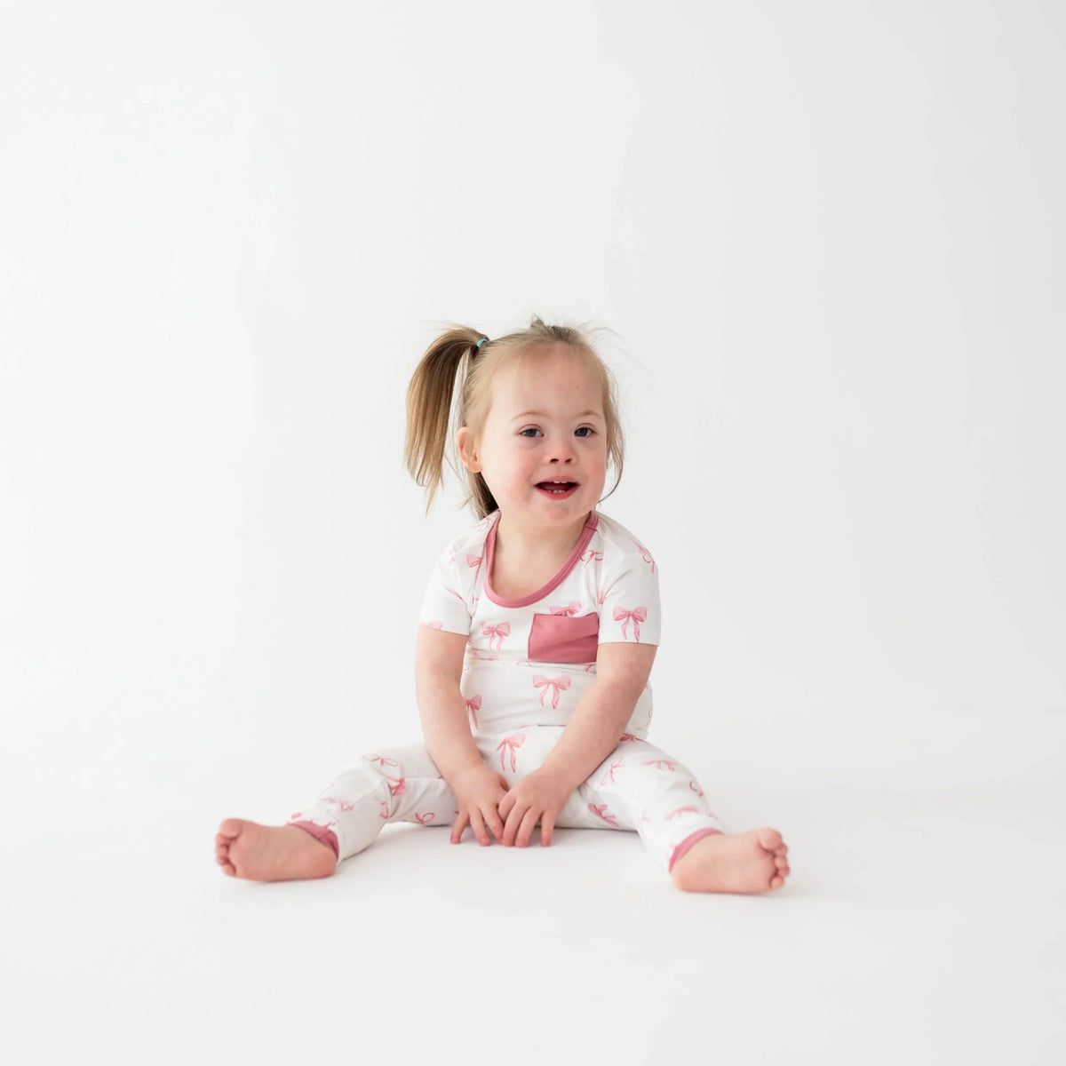 Short Sleeve with Pants Pajamas in Bow